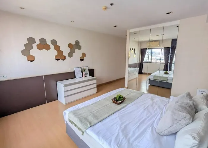 High Floor Great View 2br 2ba 3 Mins To Nana Bts Bangkok