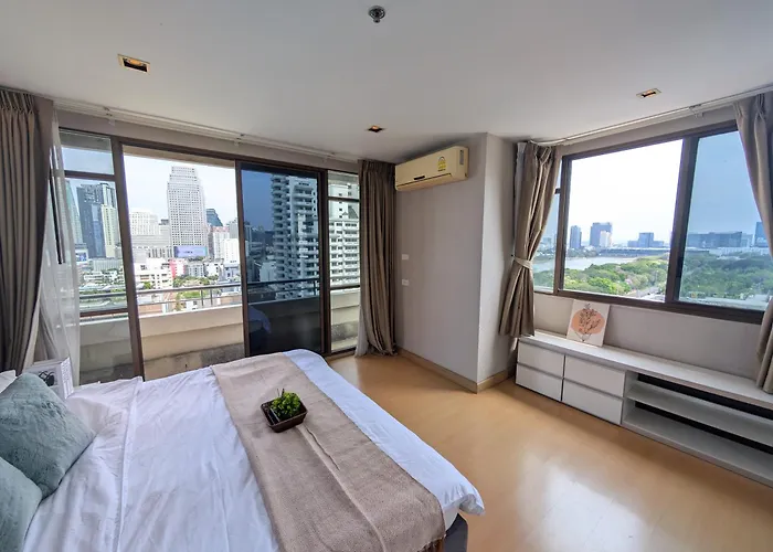 High Floor Great View 2br 2ba 3 Mins To Nana Bts Apartment *