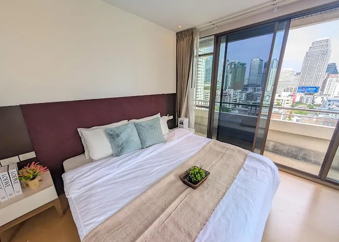 High Floor Great View 2br 2ba 3 Mins To Nana Bts Apartment *