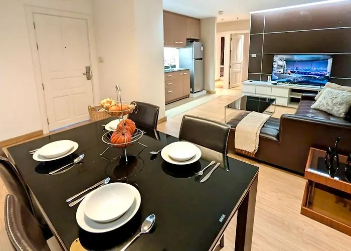 High Floor Great View 2br 2ba 3 Mins To Nana Bts